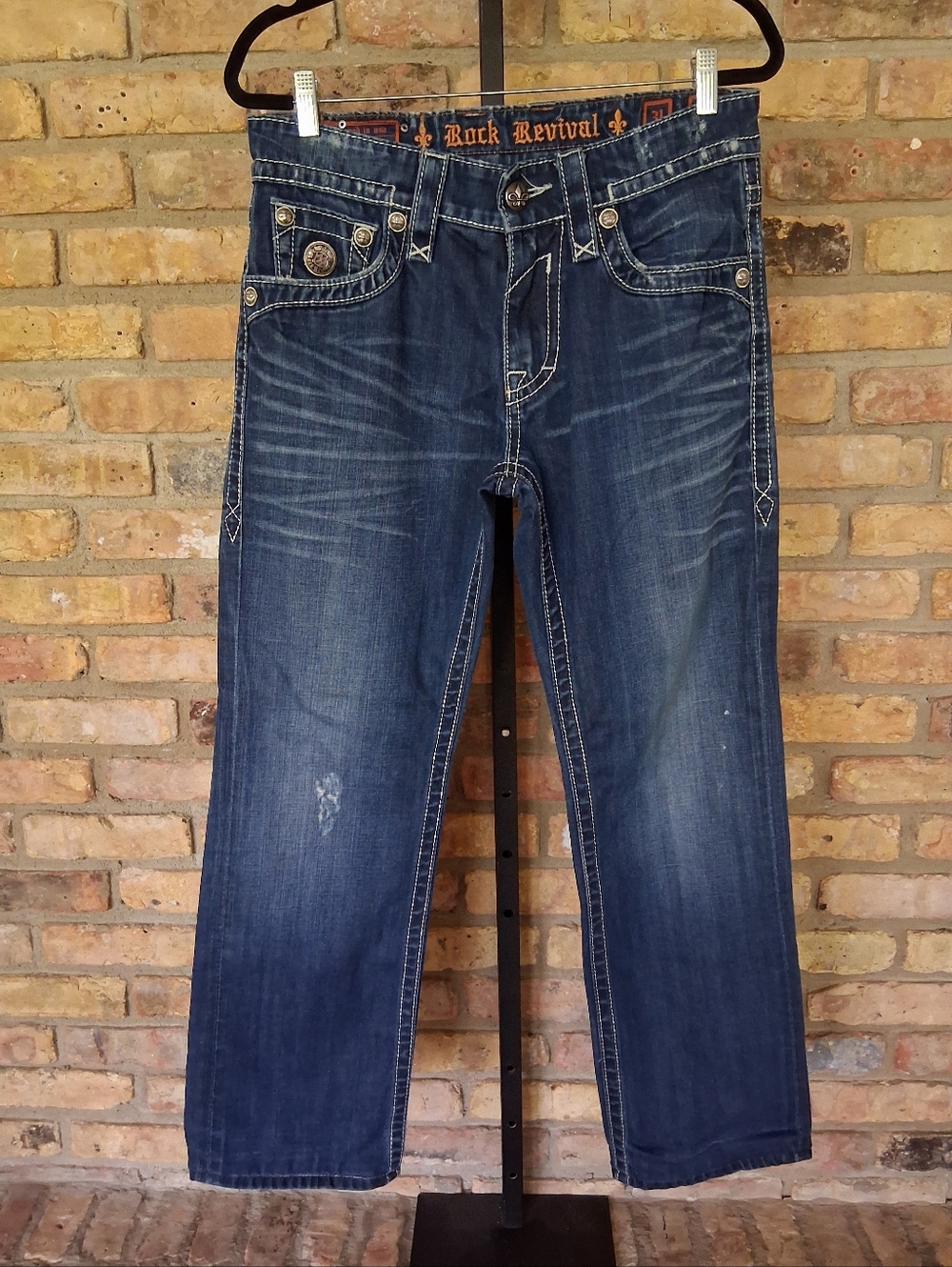 ROCK REVIVAL STRAIGHT JEANS SIZE 31